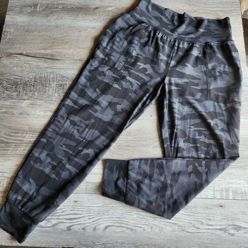 (L) Athleta Salutation Camo jogger